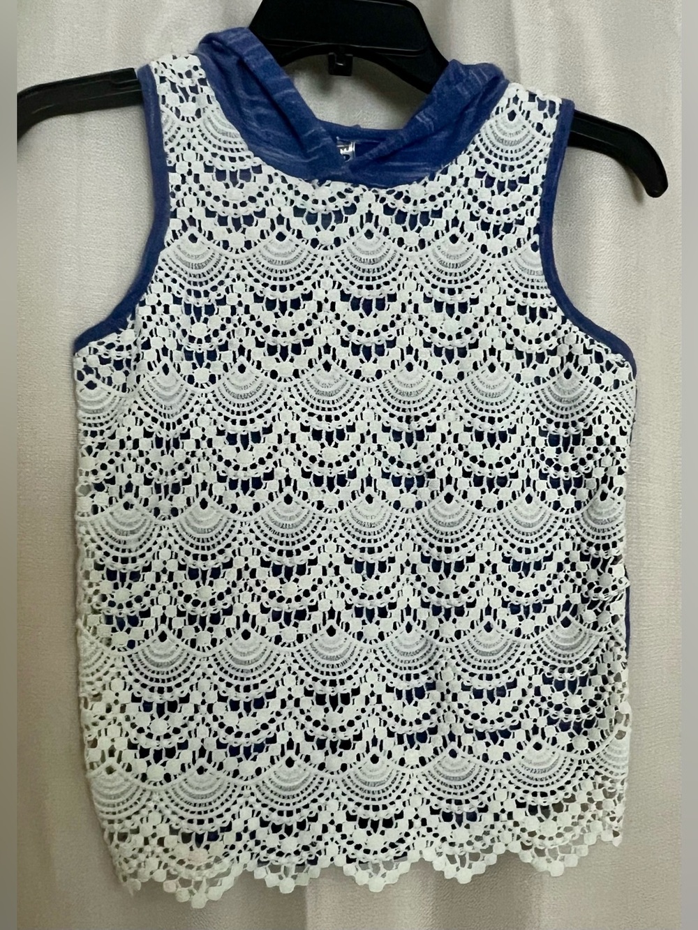 Beautees Girls Blue Crochet Lace Hooded Sleeveless Top Size Large